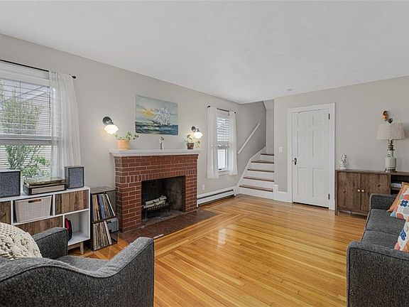 3rd image of 25 Farm St