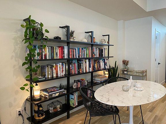 5th image of 542 Kalamath St #9