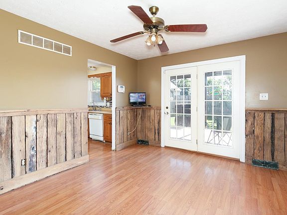 5th image of 301 Courchelle Dr