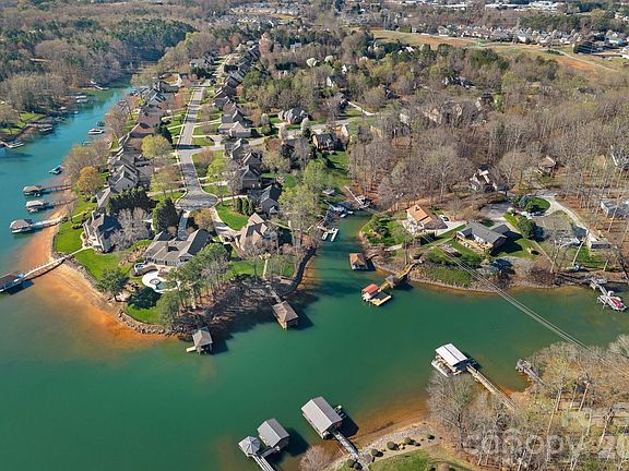 3rd image of 2474 Green Point Ln