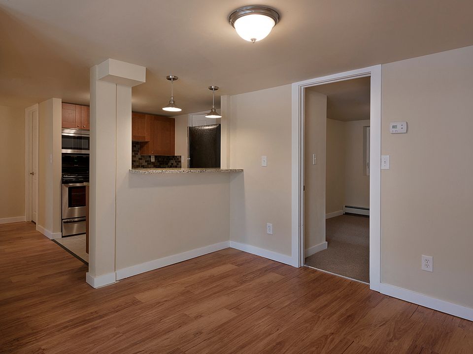 905 Euclid Avenue Living Room with Kitchen view