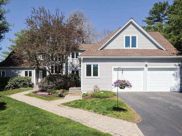 8 Fieldstone Ln, Natick, MA 01760