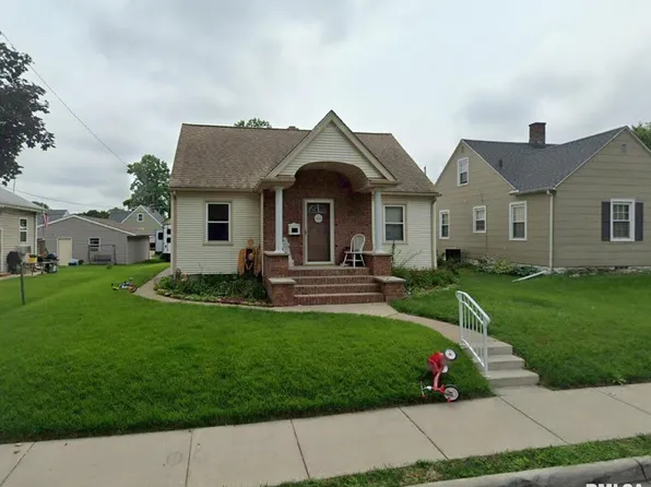 2301 Wilkes Ave, Davenport, IA 52804