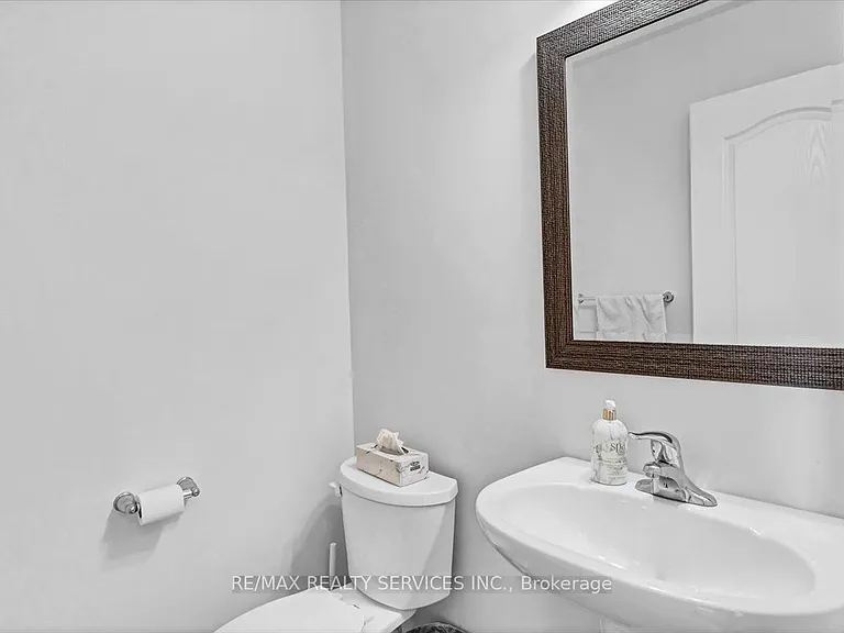 84 Bannister Cres — Photo 18