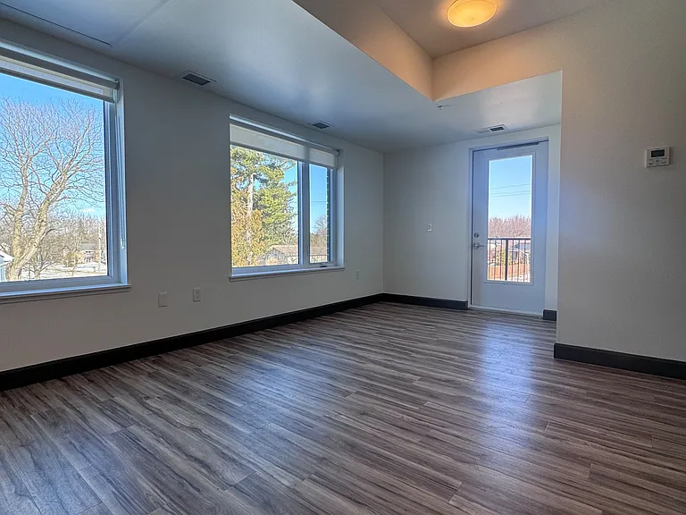 22645 Adelaide Rd #310 — Photo 7