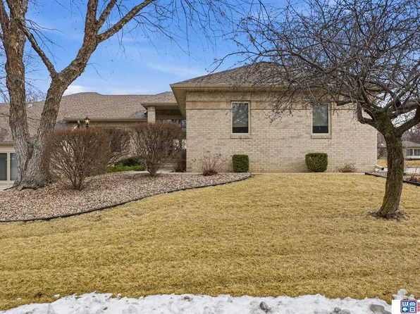 9134 Pioneer Ct, Lincoln, NE 68520