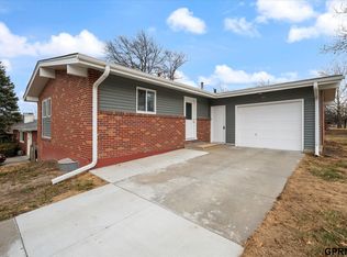 800 Northborough Ln, Lincoln, NE 68505