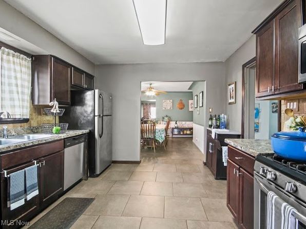 169 W Wood St, Lowellville, OH 44436