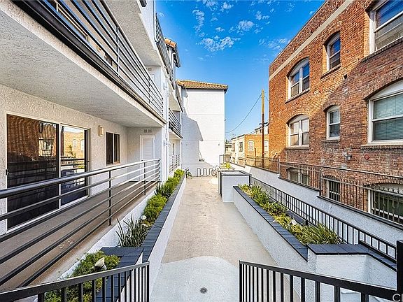 5th image of 327 Chestnut Ave APT 304