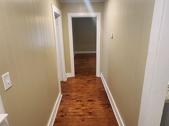 2nd image of 118 W 54th St #B