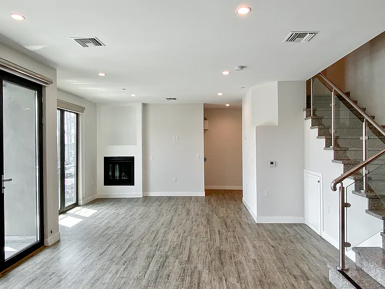 5107 Harold Way #1 — Photo 2
