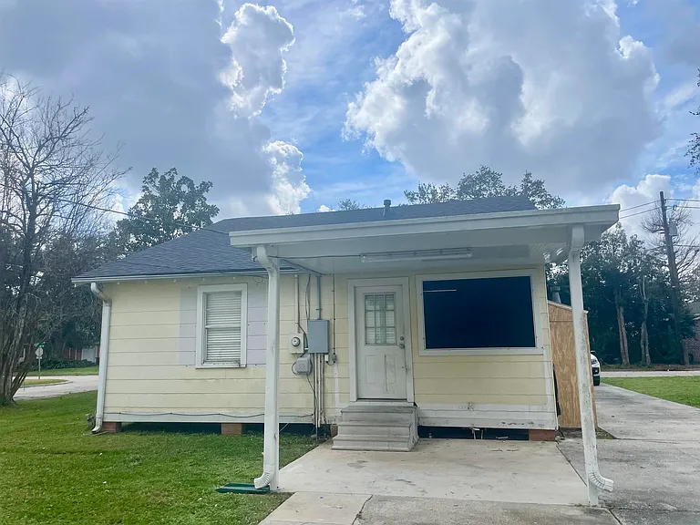 327 Morningside Dr — Photo 3