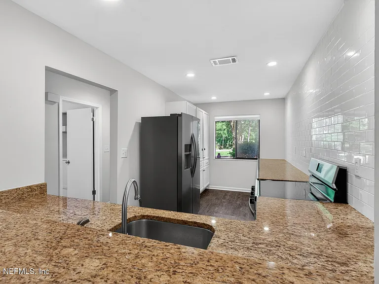 7701 Baymeadows Cir W #1052 — Photo 18
