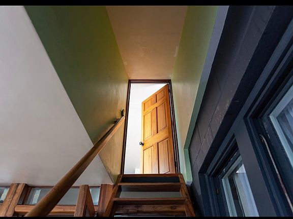 4th image of 2770 Shipping Ave