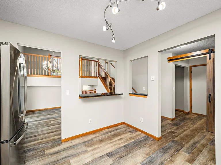 487 Thomas Ave — Photo 6
