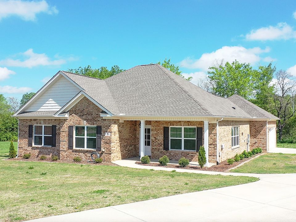 1st image of 9 Ivy Dr