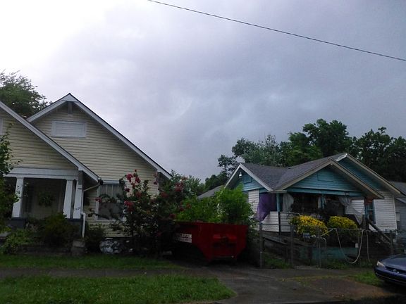 2nd image of 2424 Woodbine Ave