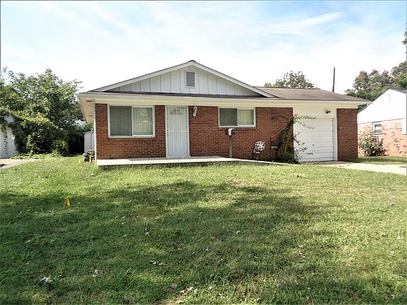 3rd image of 1071 Carrousel Dr E