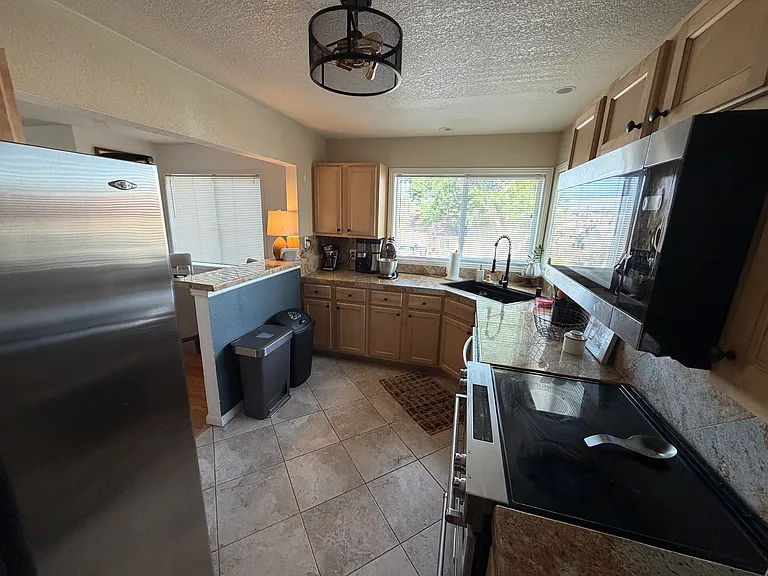 711 S Mariposa Way — Photo 18