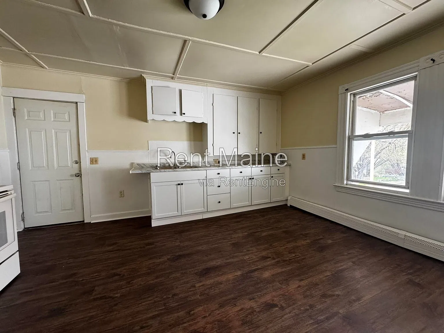 3 bed, 1.0 bath, 845 sqft, $1,225 — Photo 2