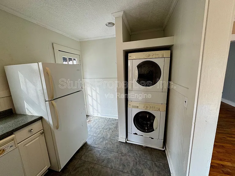 235 Edgewood Dr — Photo 7
