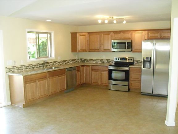 2nd image of 2232 E Catalina Ave