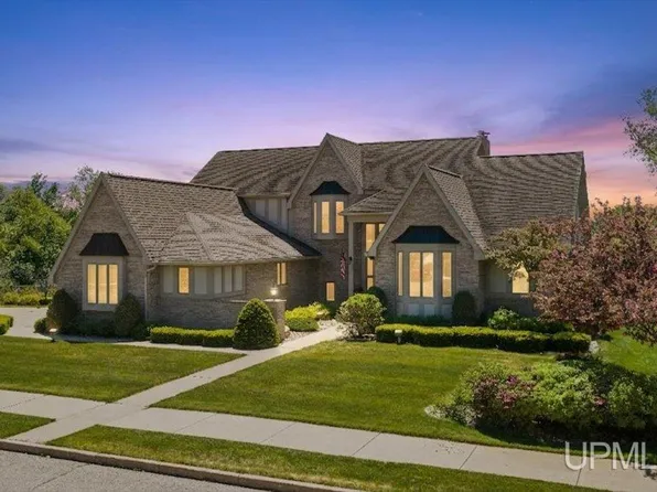 2009 13th Ave S, Escanaba, MI 49829