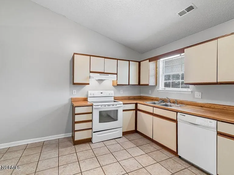 424 Singletree Dr — Photo 7