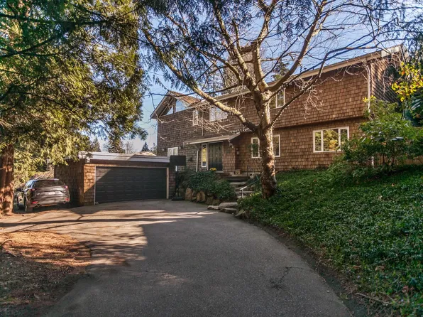 4956 Marine Dr, West Vancouver, BC V7W 2P4
