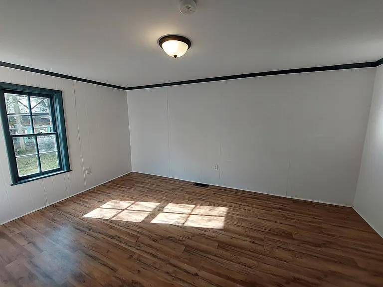 203 Riverside Dr — Photo 14