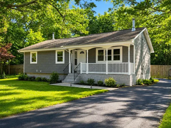 84 Flower Road, Mastic Beach, NY 11951