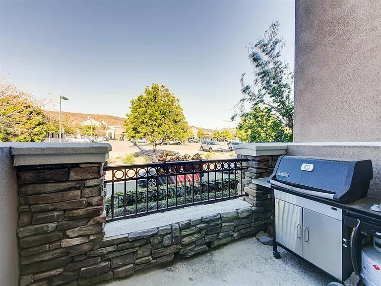 1359 Abbey Ln — Photo 11