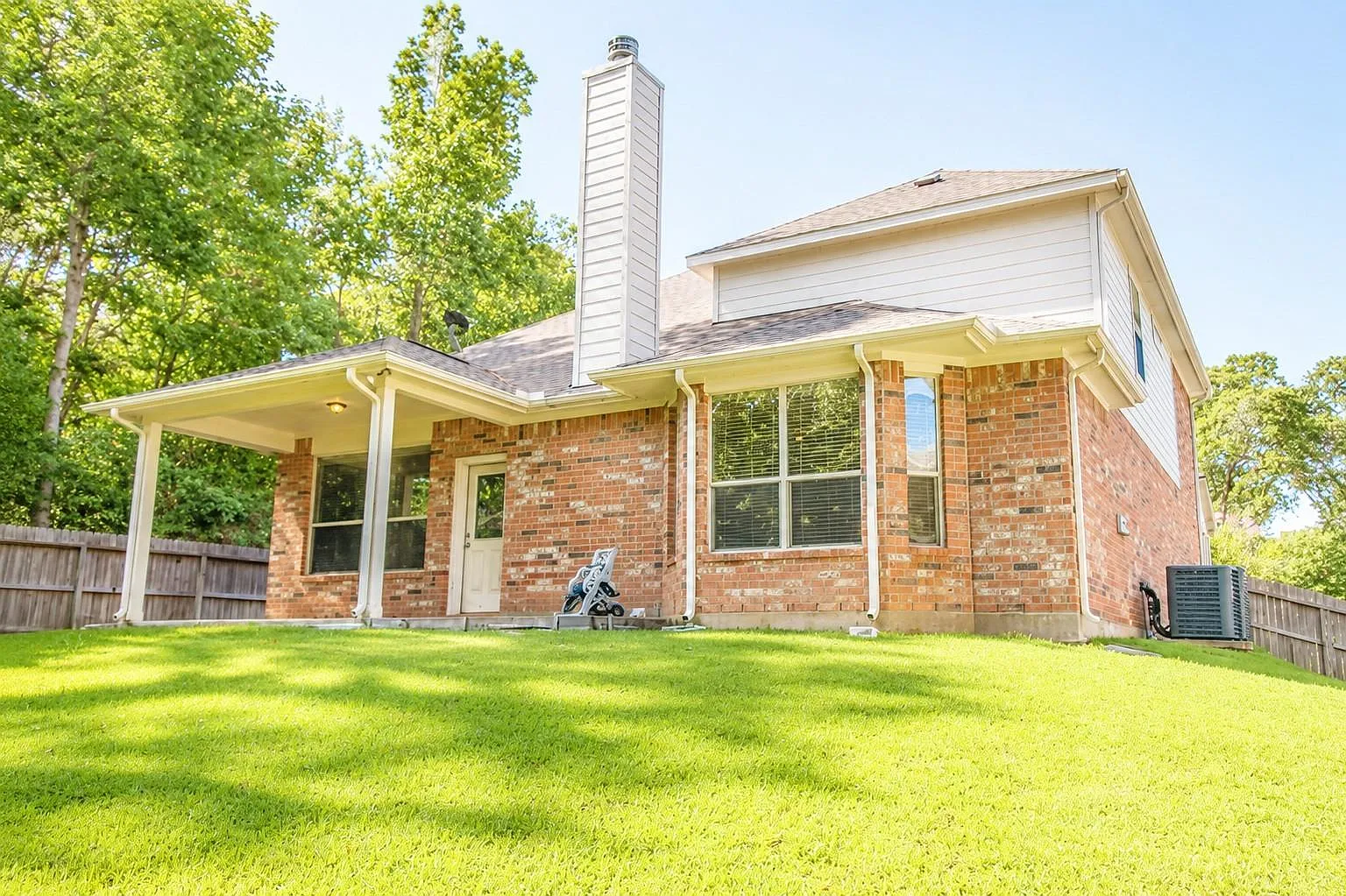 4 bed, 3.5 bath, 2874 sqft, $2,895 — Photo 2