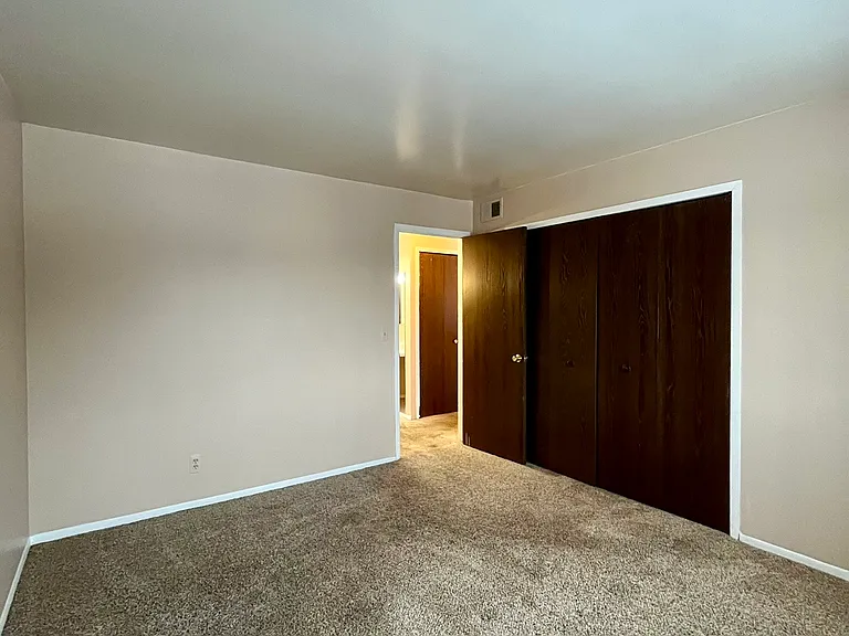 939 James St #STREET12 — Photo 9