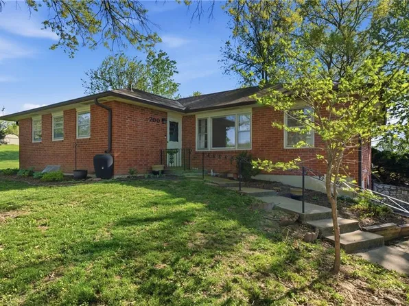 700 Hillcrest Rd, Farley, MO 64028