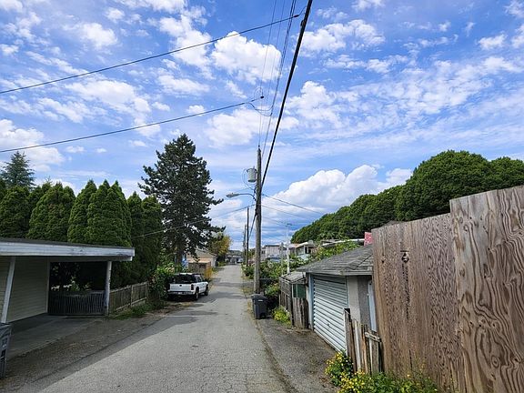 5th image of 2719 Duke St