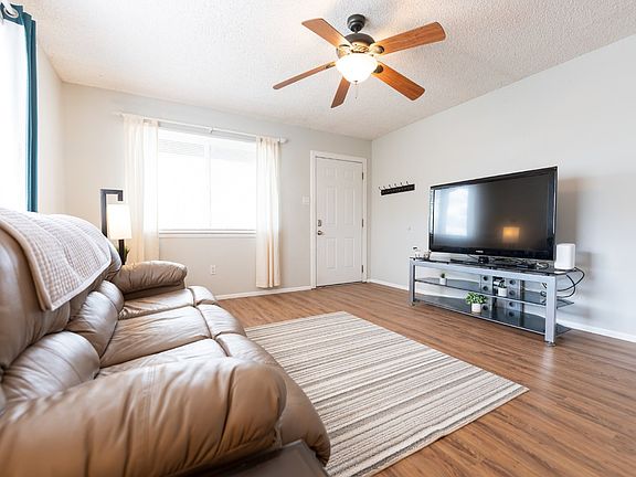 2nd image of 200 E Navajo St