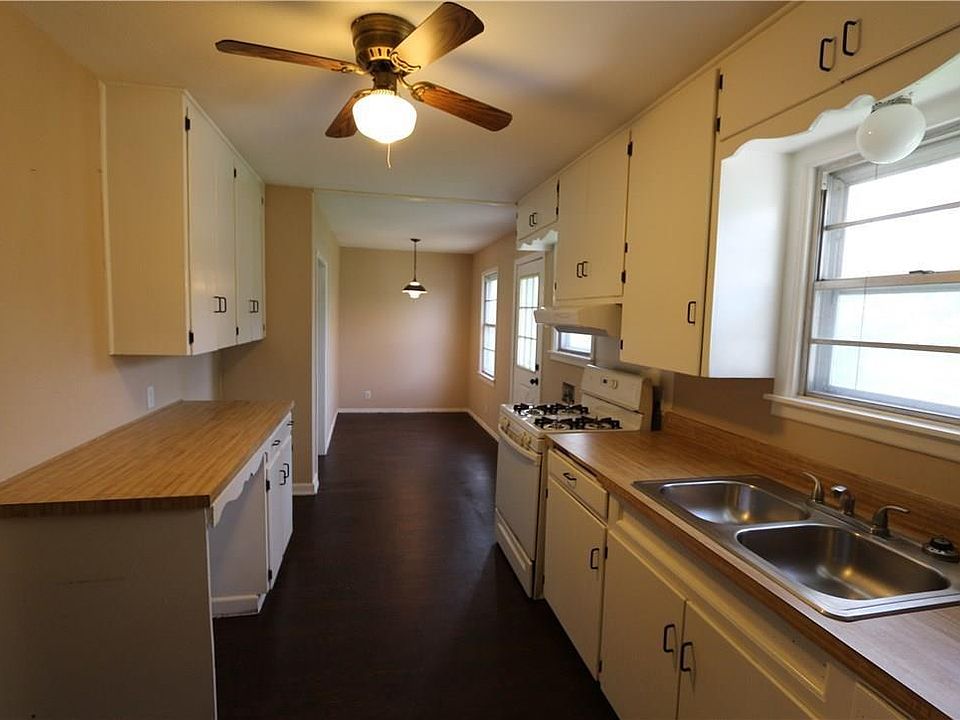 2nd image of 208 Barrett Dr