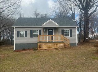 745 Friendly Rd, Eden, NC 27288