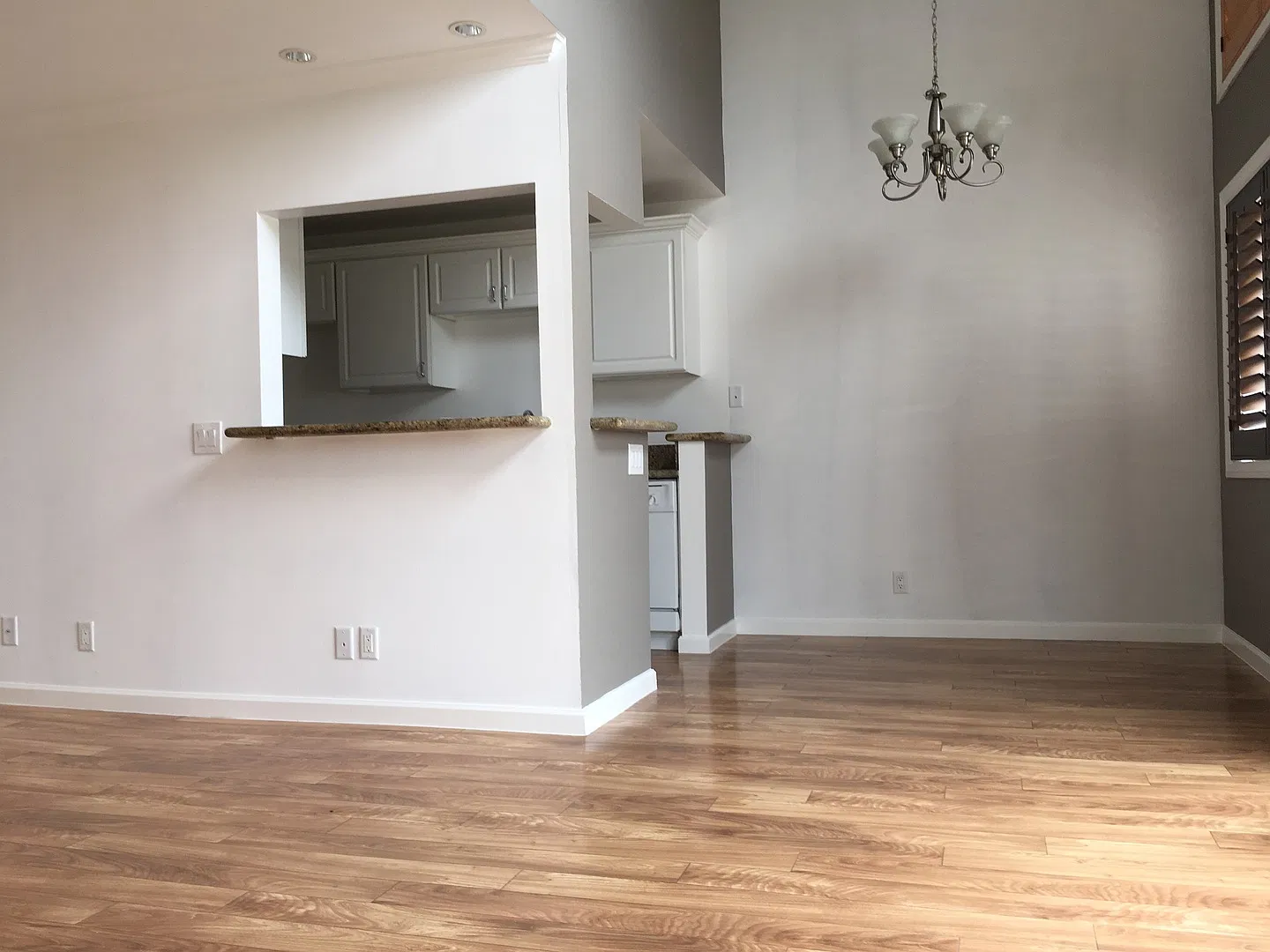Beautifully Renovated 3 Bed/2 Bath Apartment in Canoga Park with Hardwood Floors, Central Air Con... — Photo 2