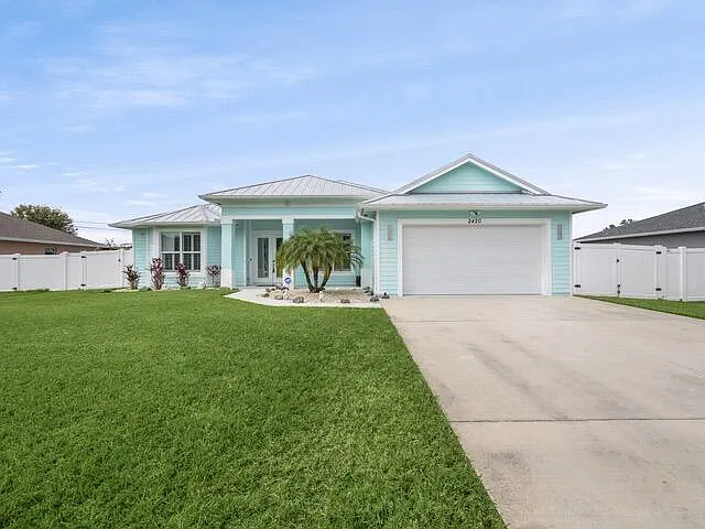 2420 SE Rock Springs Dr — Photo 2