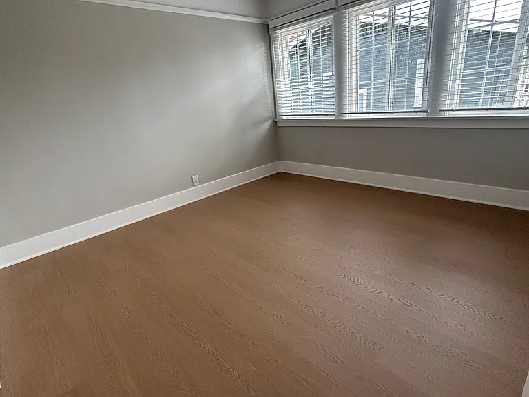 4652 Oakwood Ave — Photo 9