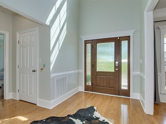 3rd image of 977 Woody Hill Cir