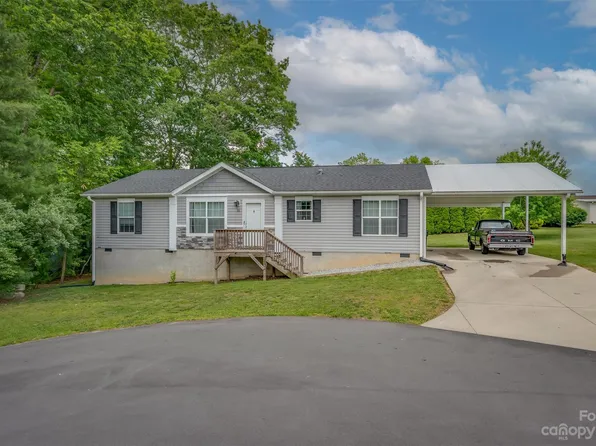10 N Charles Ln, Hendersonville, NC 28792