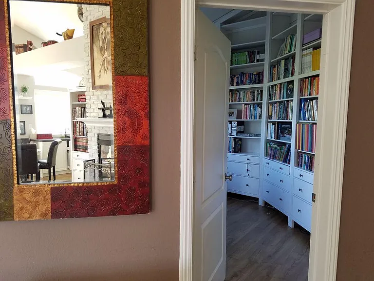 Living Room - entrance to third bedroom/libarary