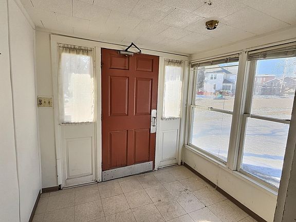 3rd image of 314 E Fond Du Lac St