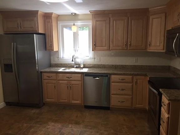 5th image of 8 Berry Ln