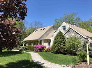 15 Edison Dr, Niskayuna, NY 12309