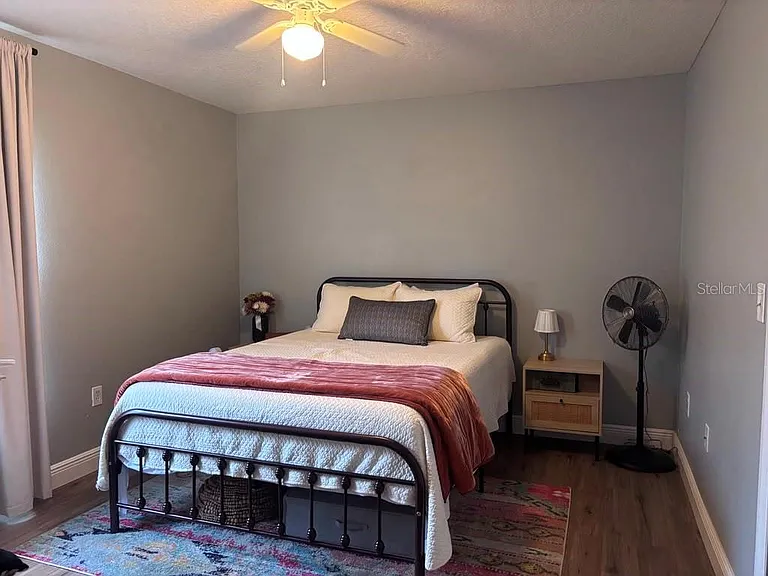 1004 Chateau Cir — Photo 26