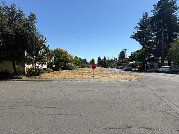 3rd image of 1102 North Street